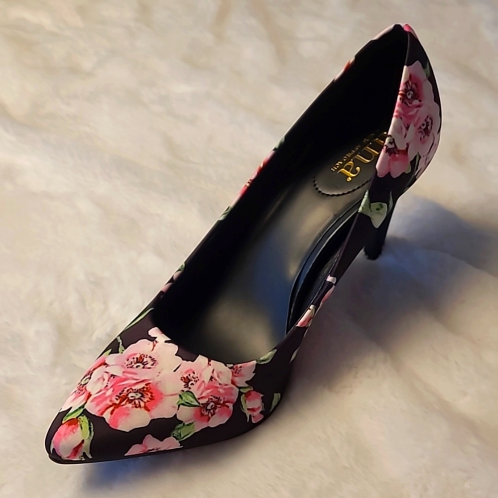 Black Floral Shoes, Farrah, Size 7 1/2.